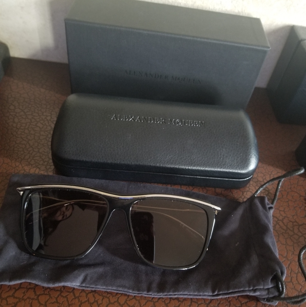 Alexander McQueen  sunglasses